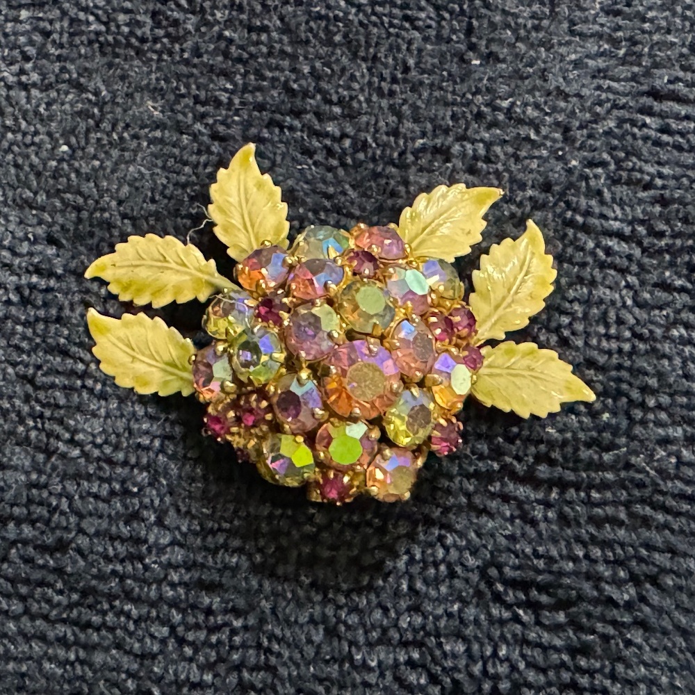 Vintage Gold Brooch with Leaves